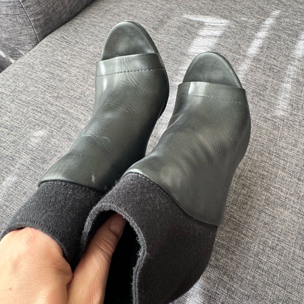 Vince Aren' Open Toe Bootie Size 7 - image 8